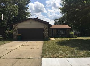 5111 Cambridge Dr, McHenry, IL 60050
