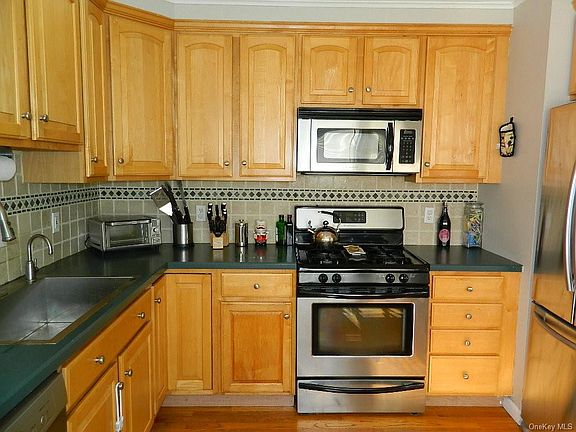 5th image of 1724 Summit St