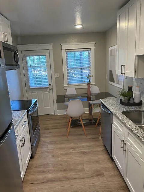 811 Bromley Rd - 8 — Photo 3