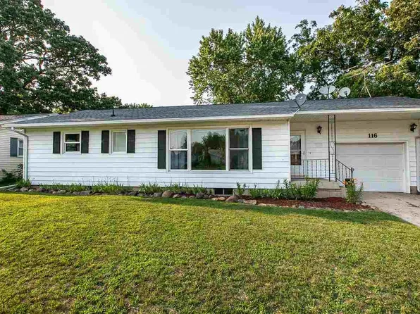 116 Circle Dr, Manchester, IA 52057