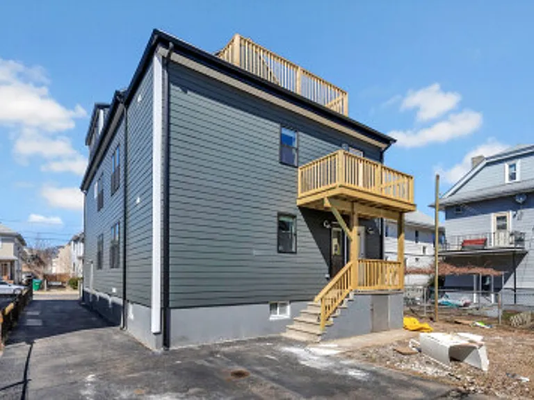 43 Wright Ave #2 — Photo 2