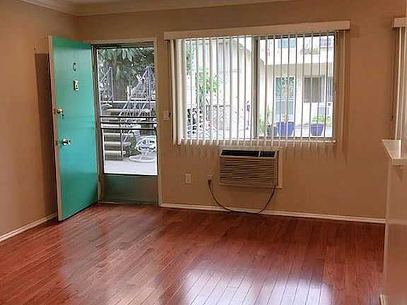 3rd image of 2708 W Clark Ave #4-I