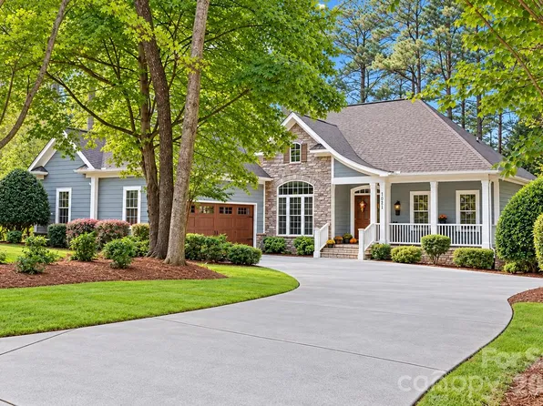 2381 Crofte Dr, Sherrills Ford, NC 28673