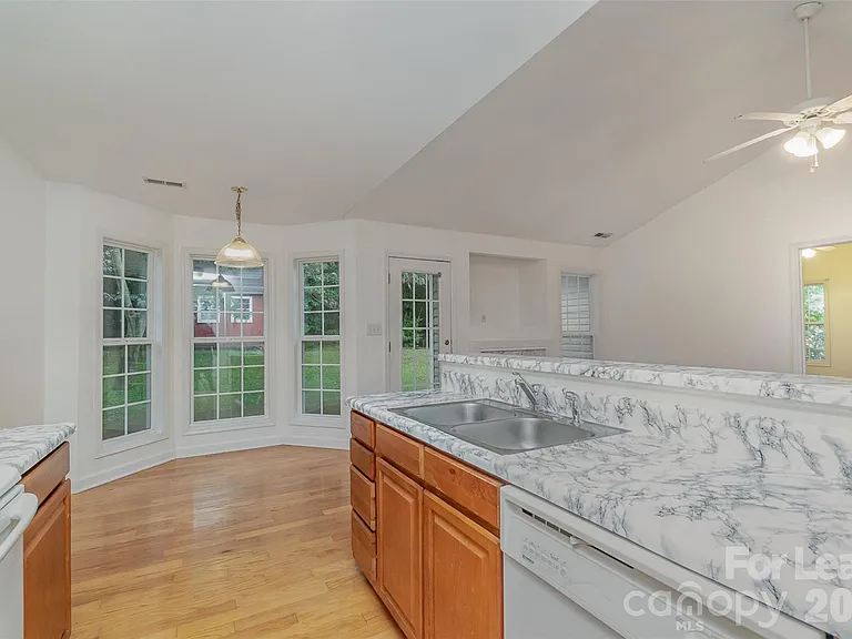 2716 Rabbit Ridge Dr — Photo 9