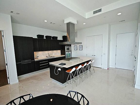 5th image of 2727 Kirby Dr APT 21D
