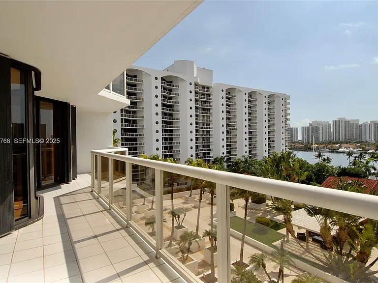 3600 Yacht Club Dr #1204 — Photo 16
