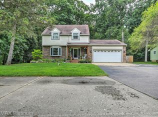 13242 Torrey Rd, Fenton, MI 48430