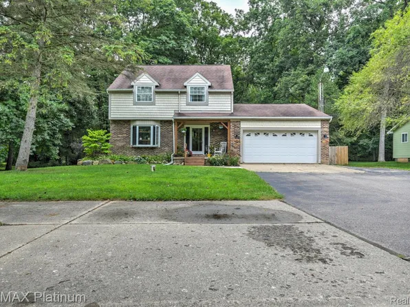 13242 Torrey Rd, Fenton, MI 48430