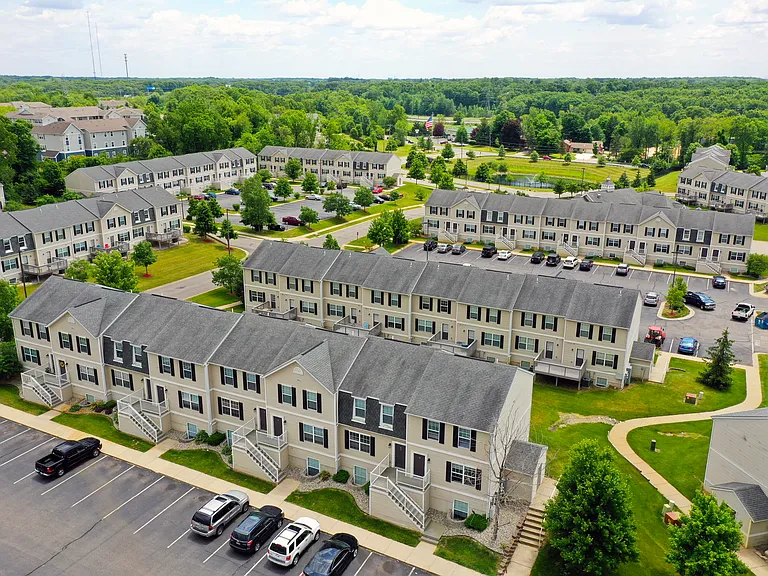 The Paddock Townhomes - Student Living Priced Per Room — Photo 24