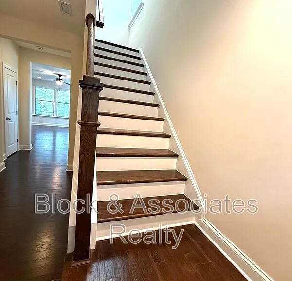 238 Begen St — Photo 11
