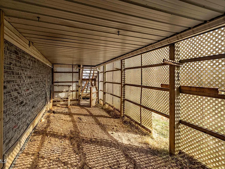 133 Paynetown Rd — Photo 37