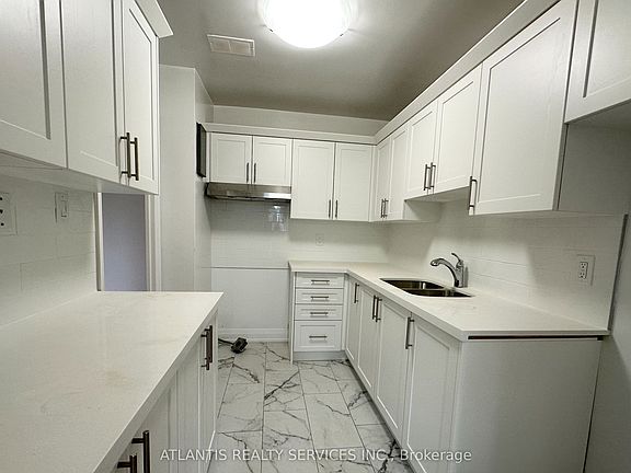3rd image of 50 East St #305