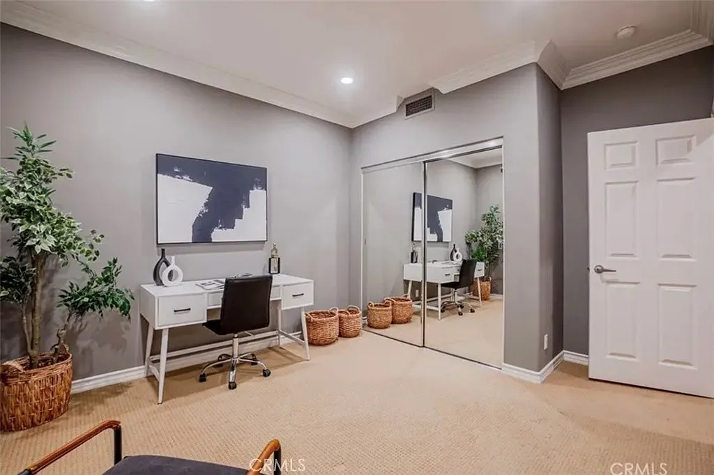 5 bed, 4.5 bath, 3605 sqft, $8,800 — Photo 4