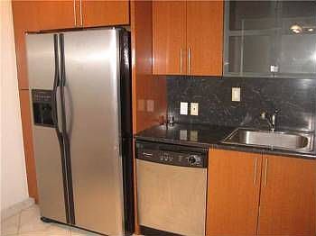 5th image of 100 Bayview Dr #619