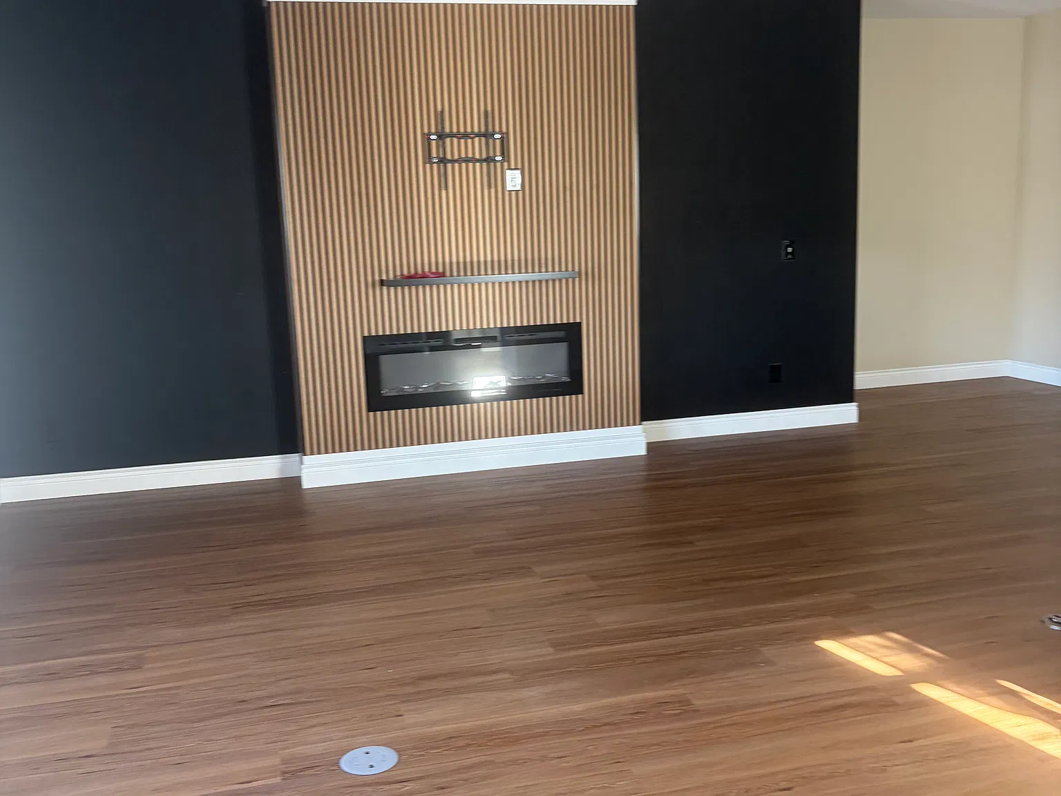 3 bed, 2027 sqft, $2,200 — Photo 2