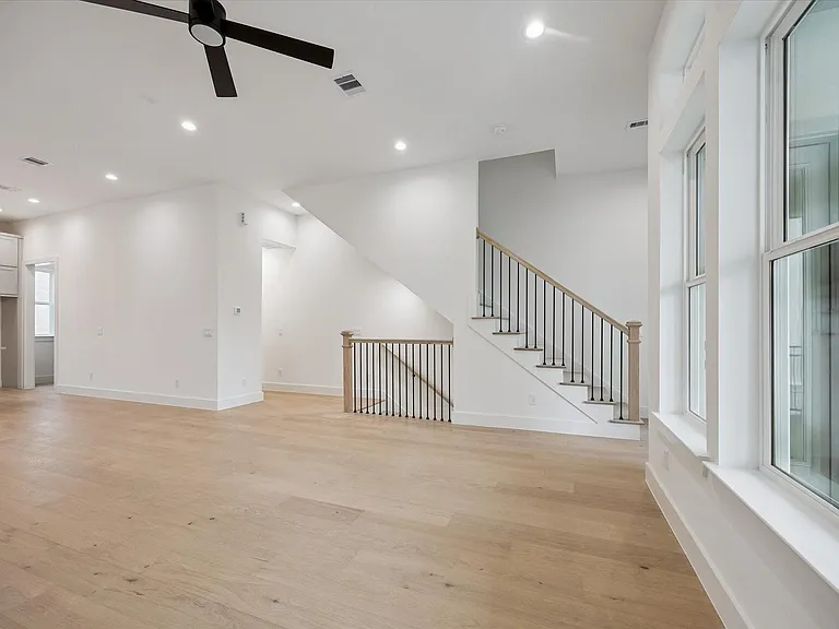947 Blackshire Ln — Photo 11