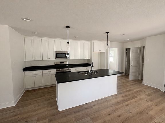 4th image of 60 Alan Rd