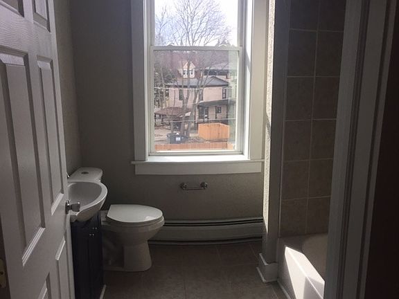 4th image of 132 S Main #13