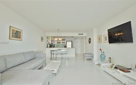 3rd image of 100 Bayview Dr APT 1810