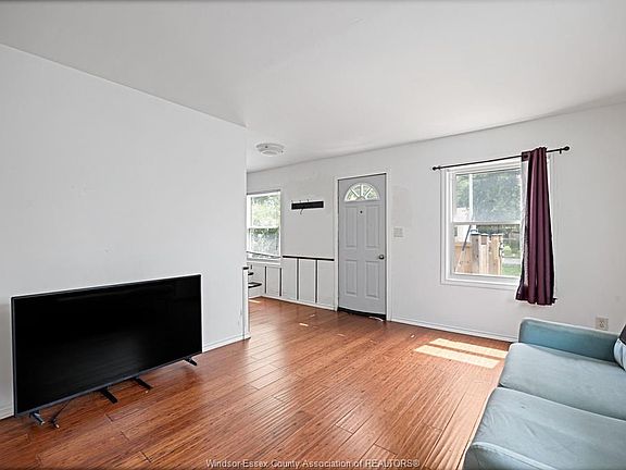 4th image of 550 Capitol St
