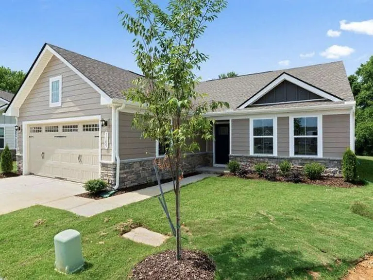 1105 Wilkinson Ln — Photo 2