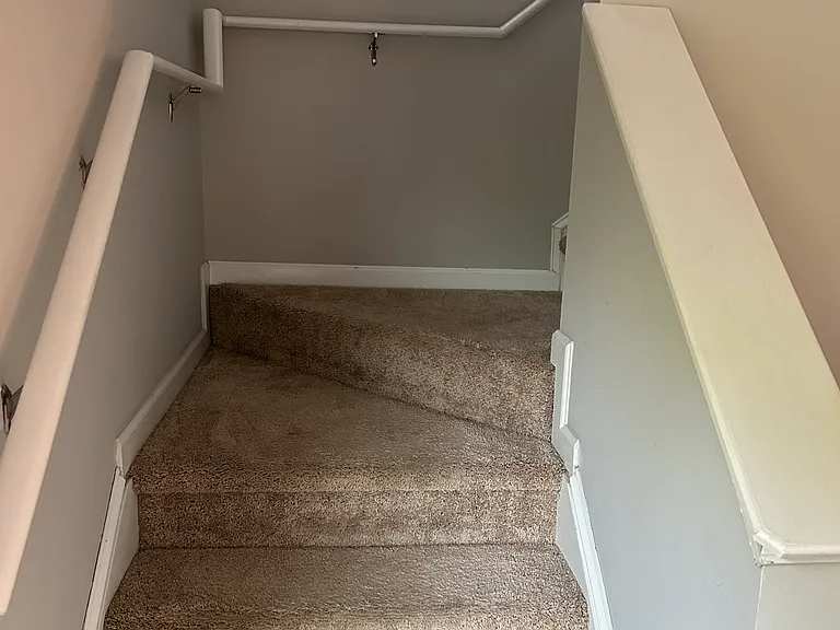 529 Finnegan Ln — Photo 5