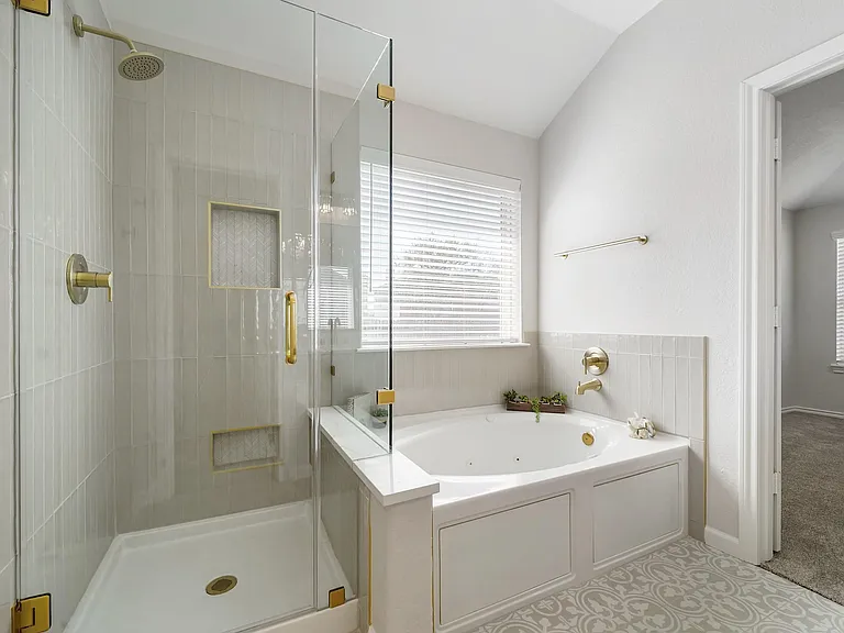 3301 Clover Hill Ln — Photo 23