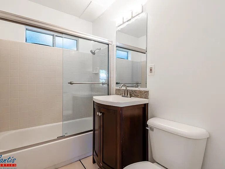 589 N 3rd St #5 — Photo 6