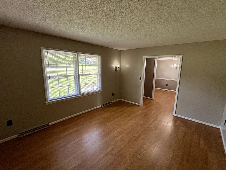 370 Farmbrooke Ln — Photo 10