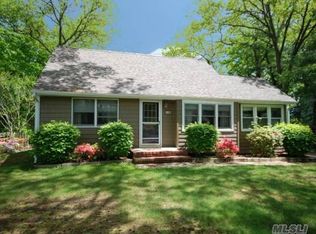19 Pine St, Holbrook, NY 11741