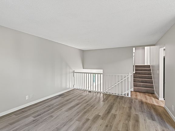 4th image of 663 Ridgeview Dr E