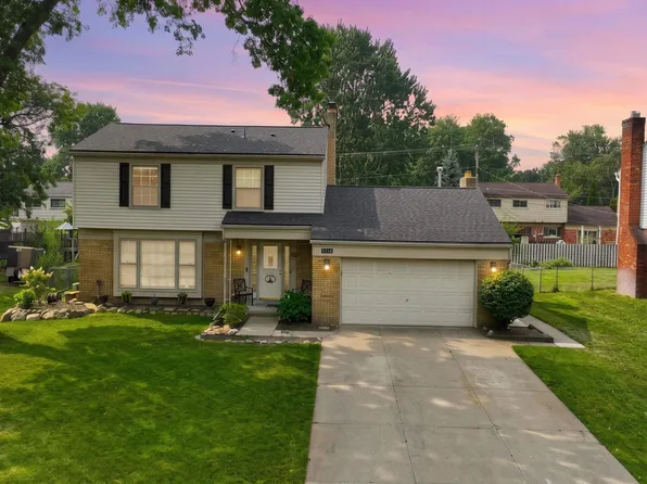8916 Tamarack Dr, Shelby Township, MI 48317