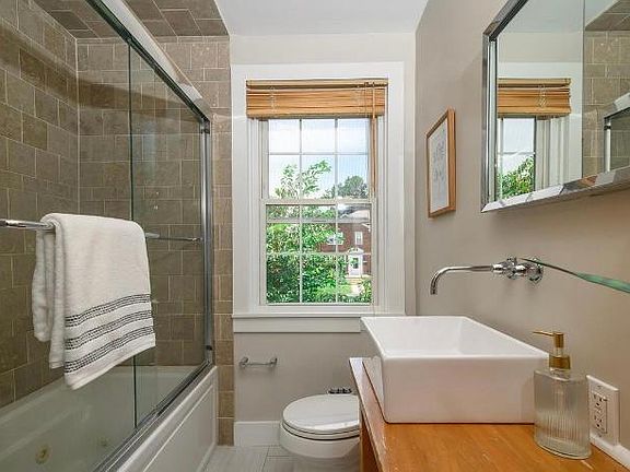 4th image of 353 Greenlow Rd