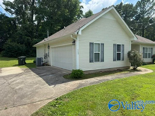 1386 Harvest Rd — Photo 4