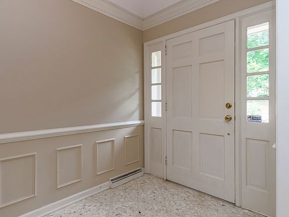 2nd image of 802 Rollingwood Dr