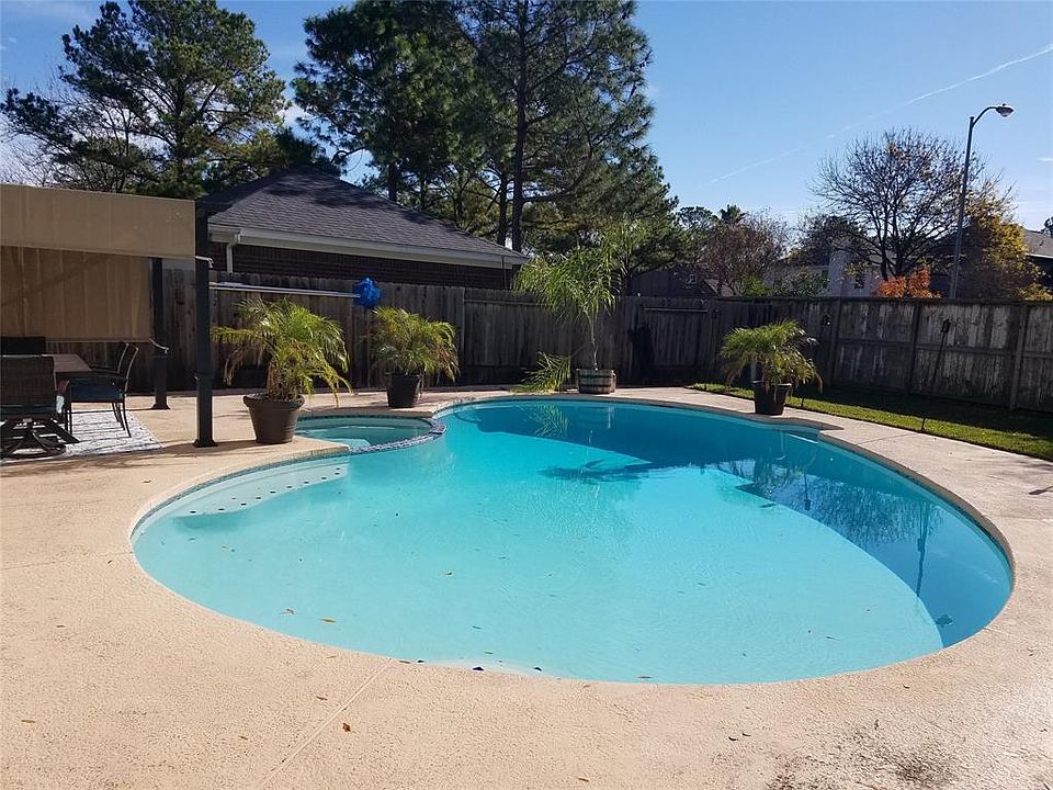 1st image of 17203 Meadow Heights Dr