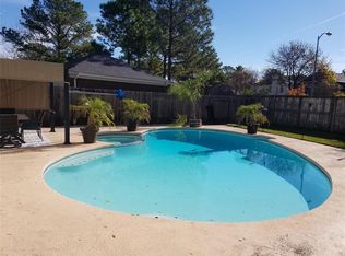 17203 Meadow Heights Dr, Houston, TX 77095