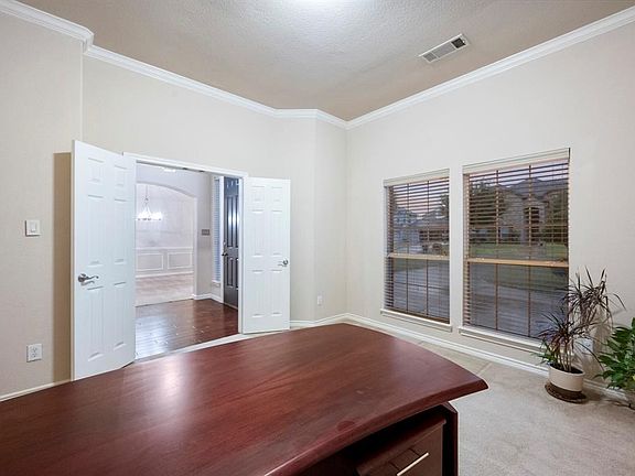 2nd image of 2607 Greenbriar Dr