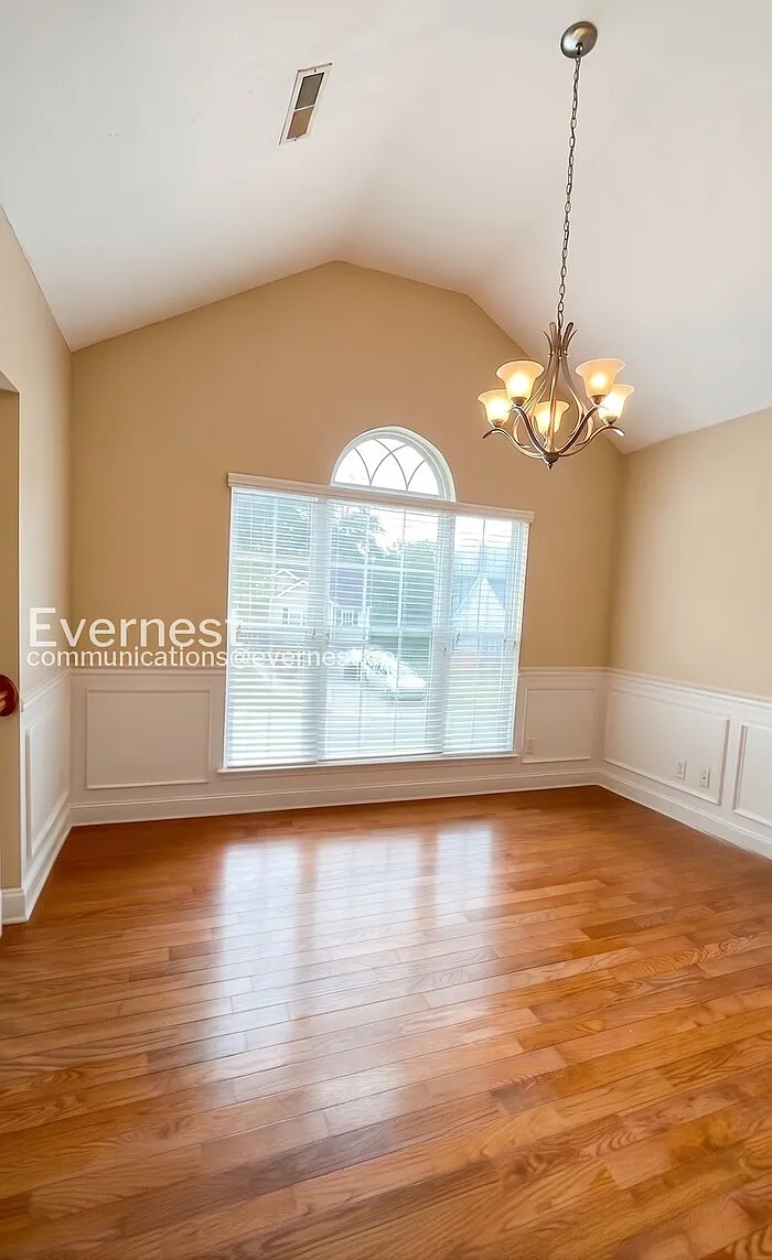 4 bed, 3.0 bath, 1620 sqft, $2,295 — Photo 2