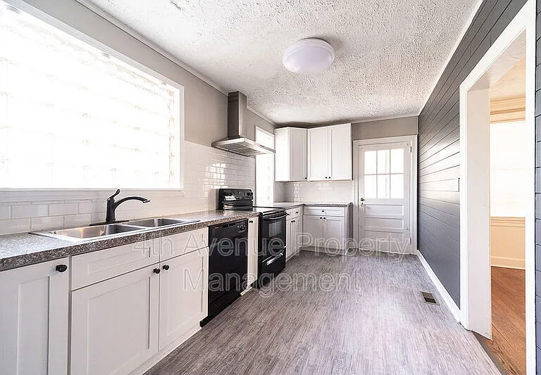 65 W Shadburn Ave — Photo 8