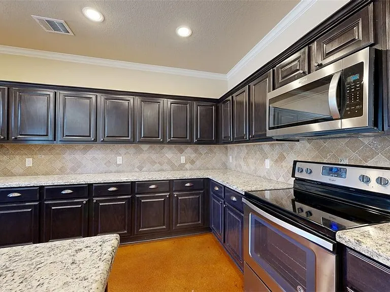 3009 Towers Pkwy — Photo 4