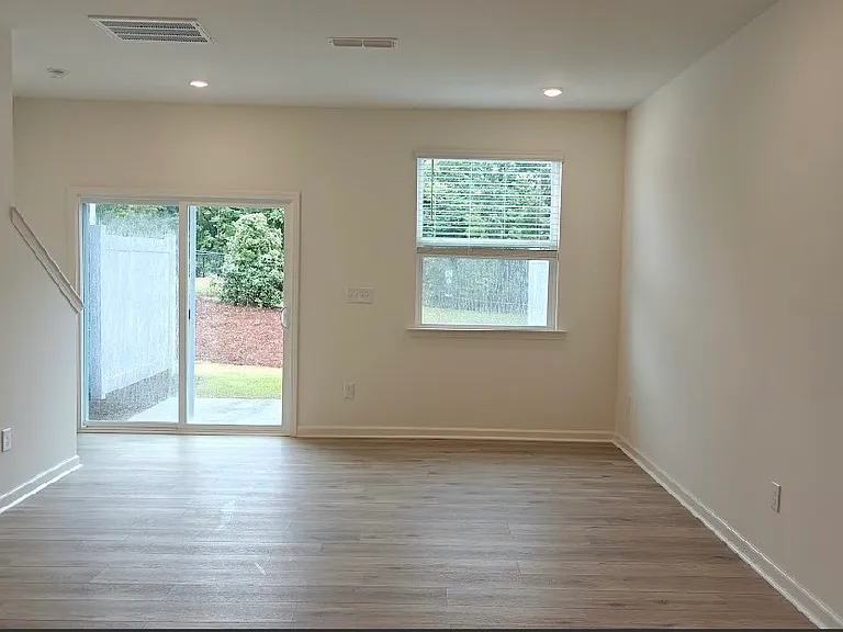 1117 Mountain Crown St — Photo 5