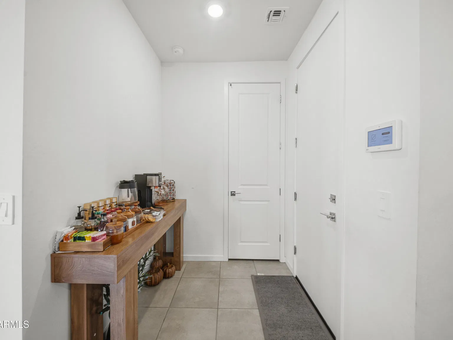 4 bed, 3.0 bath, 2049 sqft, $2,500 — Photo 4
