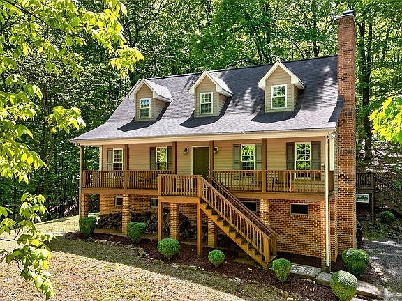 3rd image of 2 Dogwood Ln