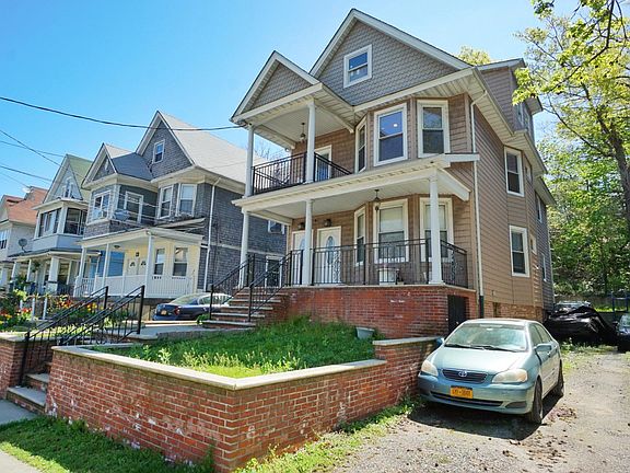 2nd image of 386 Victory Blvd #2A