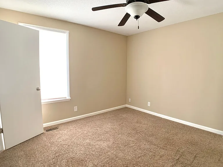511 Mallory Dr — Photo 15