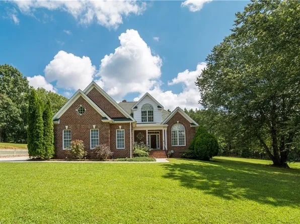 6635 Salem Chapel Rd, Walnut Cove, NC 27052