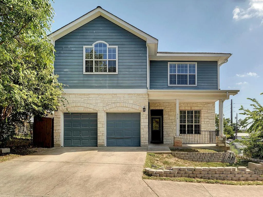 5 bed, 4.5 bath, 2631 sqft, $5,400 — Photo 1