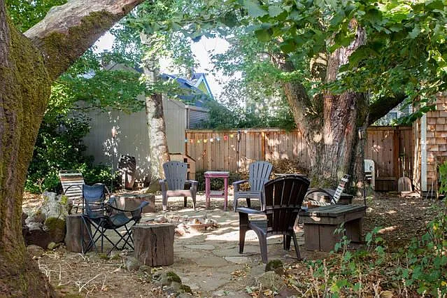 SE 35th Pl — Photo 12