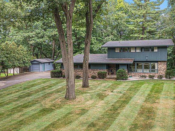 2nd image of 3307 Lake Dr